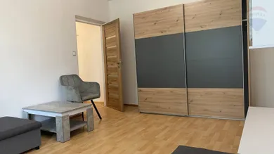 Na prenájom 1-izbový byt, 36 m², Martin, Zvolenská
