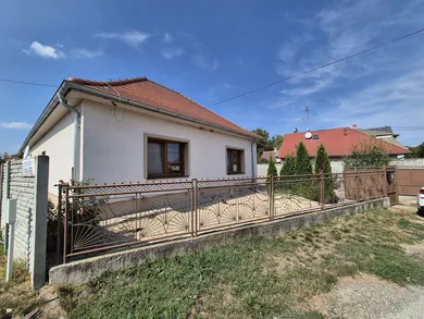 Houses for sale, 4-room in Gabčíkovo · €215,000