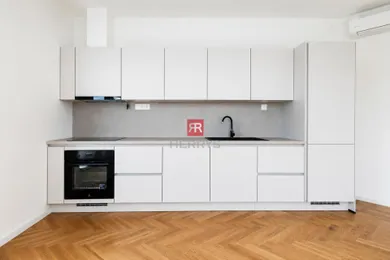 Na predaj 2-izbový byt, 42 m², Bratislava-Staré Mesto, Poštová