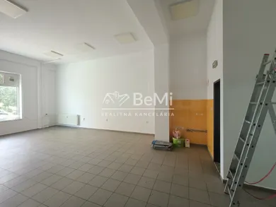 Na prenájom komerčné, 55 m², Topoľčany