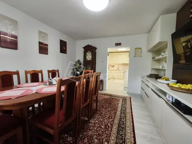 Na predaj dom, 320 m², Mostová