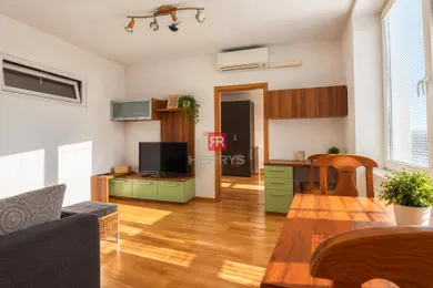 Na prenájom 3-izbový byt, 58 m², Bratislava-Nové Mesto, Račianska