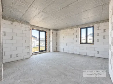 Na predaj 5-izbový dom, 180 m², Hronsek