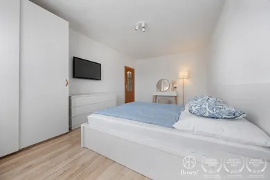 Na predaj 2-izbový byt, 66 m², Rohožník, Školské Námestie