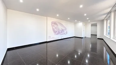 Na prenájom komerčné, 48 m², Senec, Vajanského