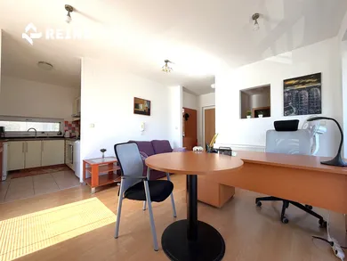 Na prenájom komerčné, 48 m², Bratislava-Nové Mesto, Bajkalská