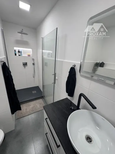 Na predaj 3-izbový byt, 85 m², Banská Bystrica, Sládkovičova