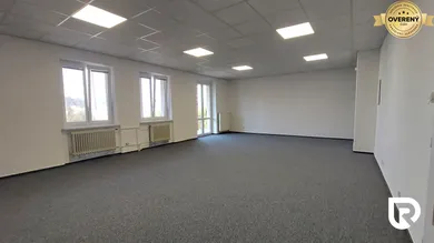 Na prenájom komerčné, 55 m², Trenčín, Kubranská