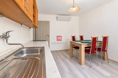 Na prenájom 2-izbový byt, 64 m², Bratislava-Staré Mesto, Lužická