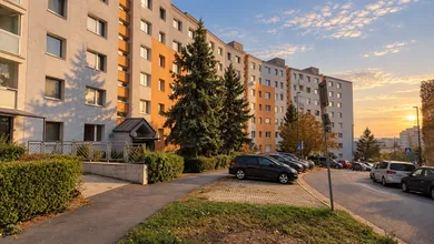 Na predaj 4-izbový byt, 81 m², Bratislava-Karlova Ves, Beniakova
