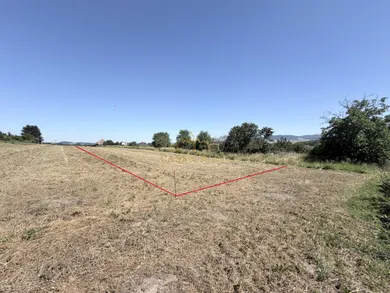 Na predaj pozemok, Budimír