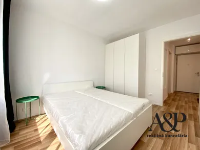 Na predaj 2-izbový byt, 49 m², Senica, Sadová
