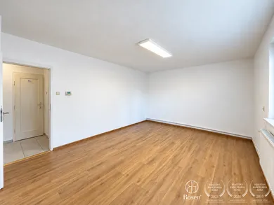 Na prenájom komerčné, 70 m², Trenčín