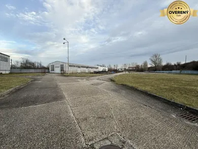 Na prenájom komerčné, 250 m², Bratislava-Rača