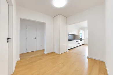 Na predaj 4-izbový byt, 74 m², Bratislava-Petržalka, Kapicova