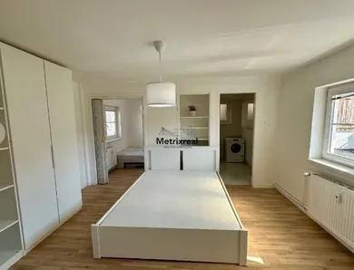 Na prenájom 2-izbový byt, 60 m², Bratislava-Staré Mesto, Grösslingová