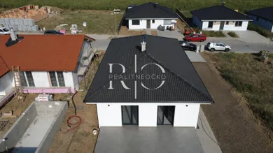 Na predaj 4-izbový dom, 101 m², Levice, -