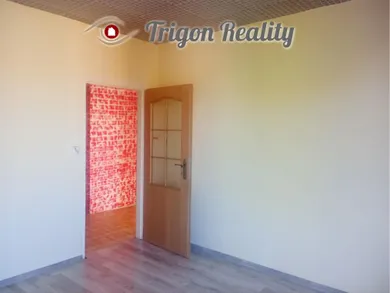 Na predaj 4-izbový byt, 81 m², Komárno