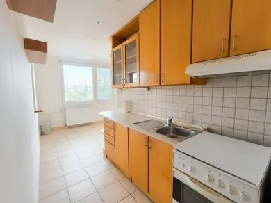 Na prenájom 3-izbový byt, 72 m², Komárno, Rákócziho ul.