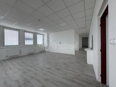 Lokale komercyjne na wynajem, Trenčín · €1920