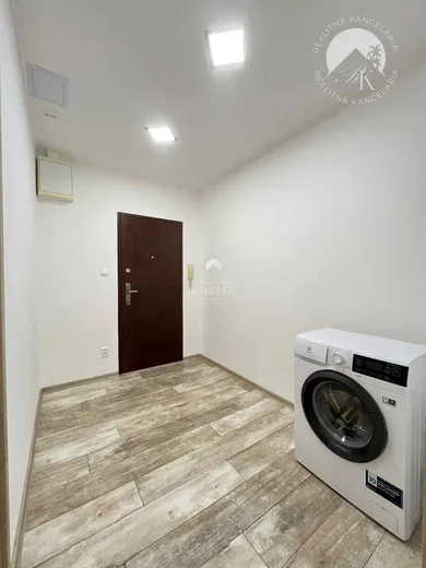 Na prenájom 1-izbový byt, 44 m², Komárno, Vnútorná Okružná