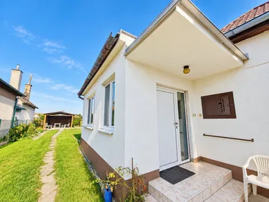 Na predaj dom, 72 m², Jelka, Školská