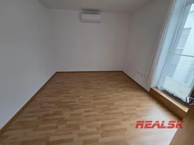 Na prenájom komerčné v Nitra · €1 200 · Novostavba