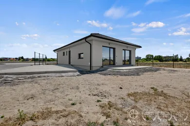 Domy na sprzedaż, 4-pokojowe, Zohor · €314 000