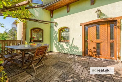 Na predaj 5-izbový dom, 237 m², Bratislava-Karlova Ves, Dlhé diely I.
