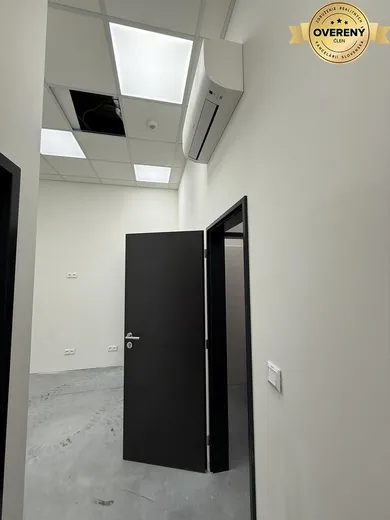 Na prenájom komerčné, 54 m², Senec