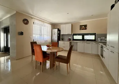 Na predaj 5-izbový dom, 181 m², Most pri Bratislave, Bazalková