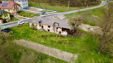 Na predaj 2-izbový dom, 517 m², Hankovce
