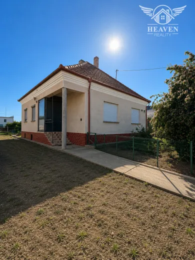 Дома на продажу, 4-комнатные, Nesvady · €55 000