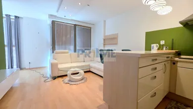 Na prenájom 2-izbový byt, 53 m², Bratislava-Petržalka, Kopčianska