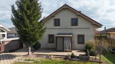 Domy na sprzedaż, 6-pokojowe, Trnava · €299 000