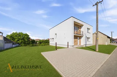 Domy na sprzedaż, 6-pokojowe, Horné Mýto · €174 990
