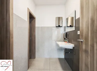 Na prenájom komerčné, 750 m², Trnava