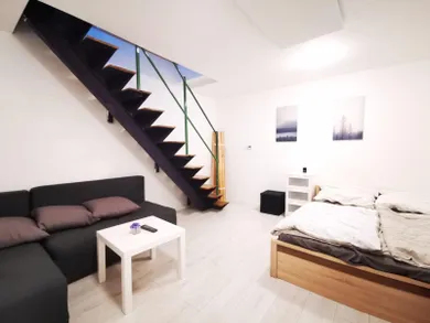 Na prenájom 1-izbový byt, 40 m², Bratislava-Nové Mesto, Odbojárov