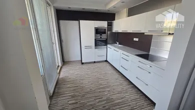 Na predaj 3-izbový byt, 72 m², Trnava, Ulica Tehelná