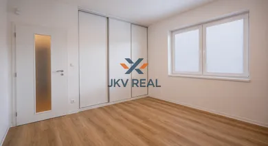Na predaj 4-izbový byt, 75 m², Bratislava-Vrakuňa, Toplianska