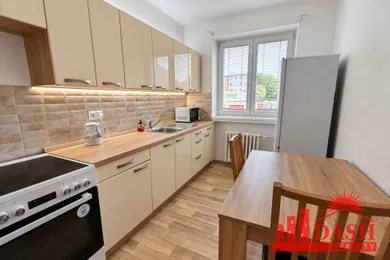Na prenájom 2-izbový byt, 63 m², Trenčín, Študentská