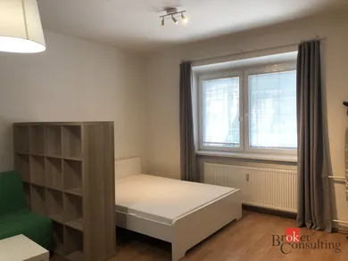 Na prenájom 1-izbový byt, 38 m², Bratislava-Ružinov, Trenčianska