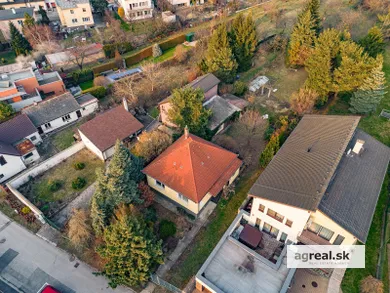 Na predaj 4-izbový dom, 100 m², Bratislava-Lamač, Segnáre