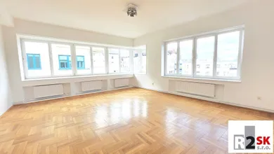 Mieszkania na wynajem, 4-pokojowe, Žilina · €990