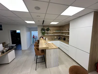 Na prenájom komerčné, 207 m², Bratislava-Nové Mesto