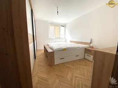 Na predaj 3-izbový byt, 72 m², Bratislava-Staré Mesto, Medená