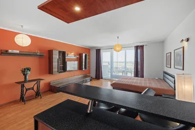 Na predaj 1-izbový byt, 57 m², Bratislava-Petržalka, Budatínska