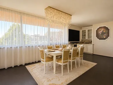 Na prenájom 3-izbový byt, 133 m², Bratislava-Staré Mesto, Pionierska