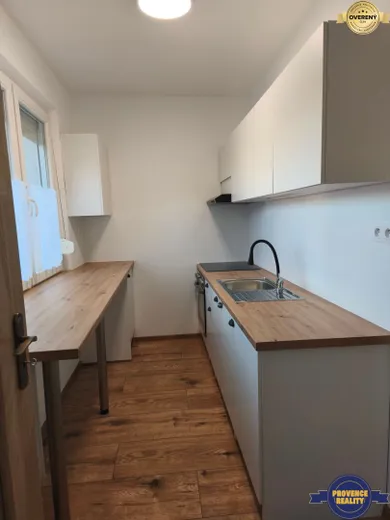 Mieszkania na wynajem, 1-pokojowe, Komárno · €420