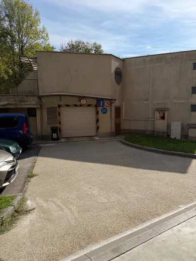 Objekty na predaj, Bratislava-Dúbravka · €48 000